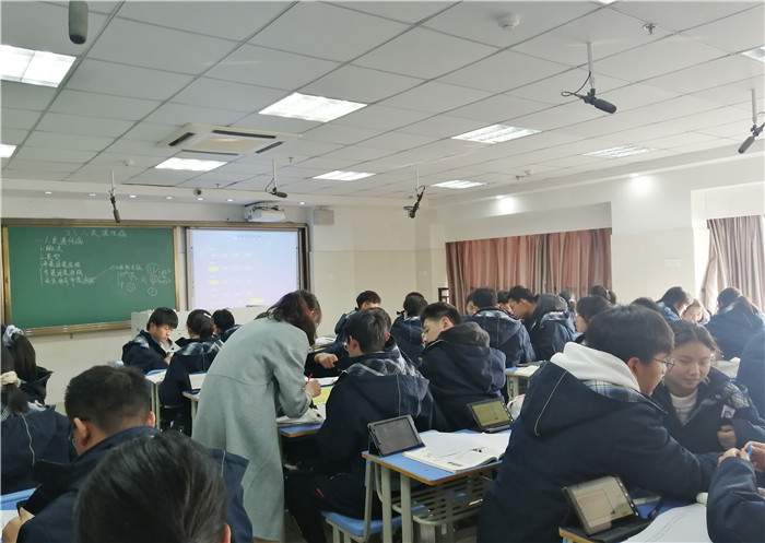 高二級(jí)部：同課異構(gòu)展風(fēng)采、教研活動(dòng)促成長(圖3)