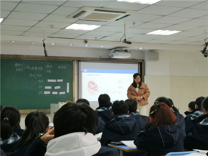 高二級(jí)部：同課異構(gòu)展風(fēng)采、教研活動(dòng)促成長(圖4)