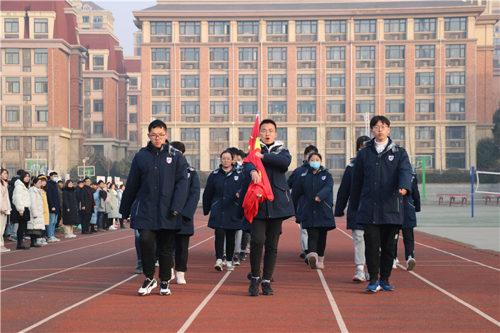 國(guó)旗下講話：向奮斗者致敬，給追夢(mèng)者點(diǎn)贊，為奔跑者鼓掌，向違紀(jì)者亮劍（20210104）(圖1)