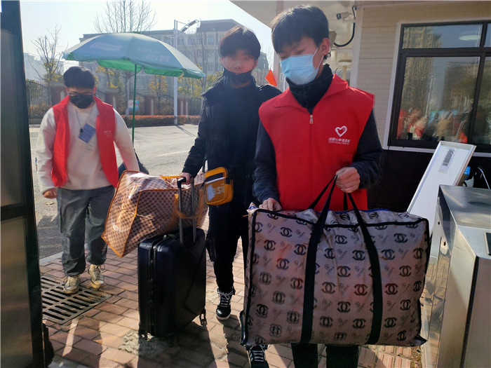 團(tuán)委:離校步履總匆忙，志愿服務(wù)暖心房(圖3)