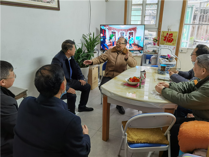 鄧宗國(guó)率領(lǐng)校黨委領(lǐng)導(dǎo)班子成員慰問(wèn)看望部分老同志(圖6)