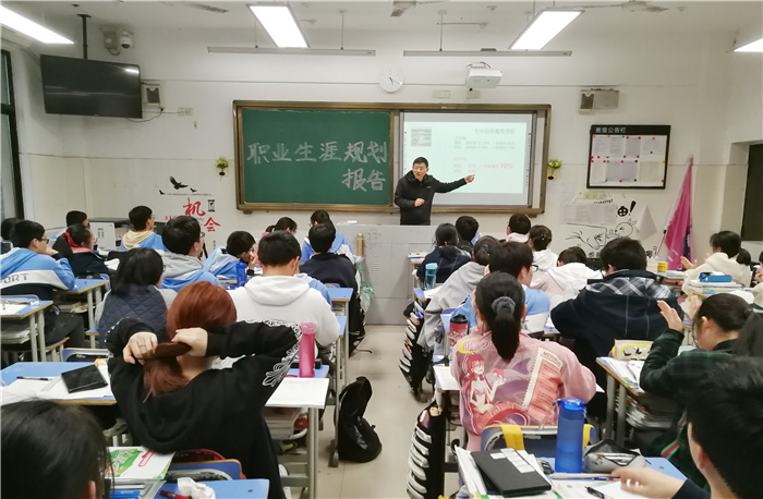 高二級部：職業(yè)生涯規(guī)劃啟迪夢想，高二十六學子厲兵秣馬(圖1)