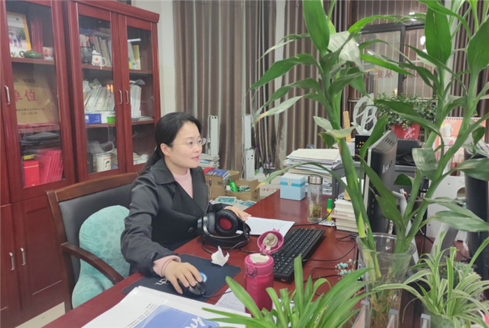 高二級部：你是否擔心孩子早戀？家長學校來支招！(圖1)