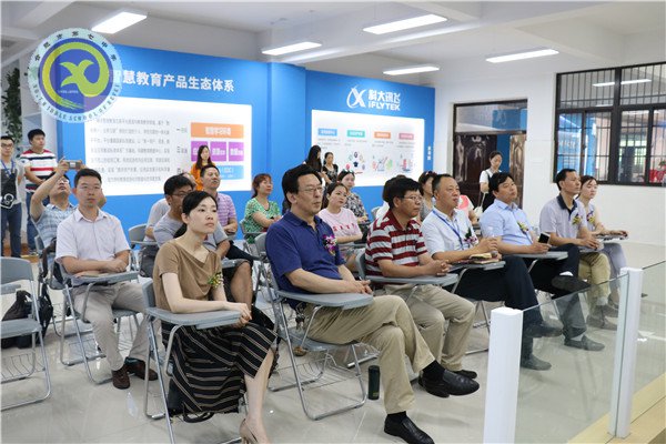 合肥七中與科大訊飛建立示范校合作，全國首個“智慧教育未來教室”落成(圖10)