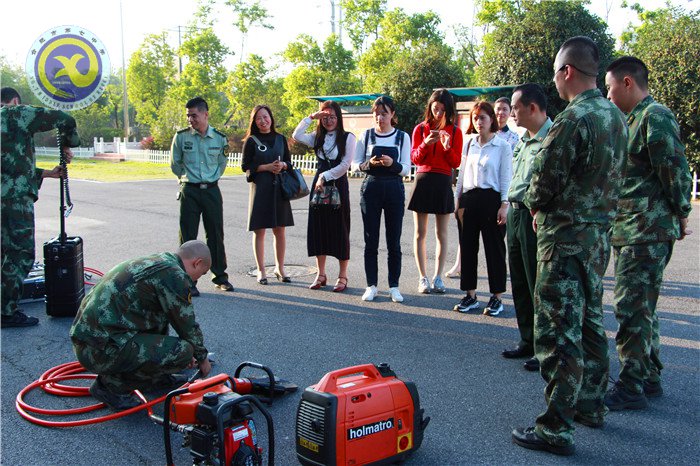 軍民魚水情，歡樂慶佳節(jié)(圖2)