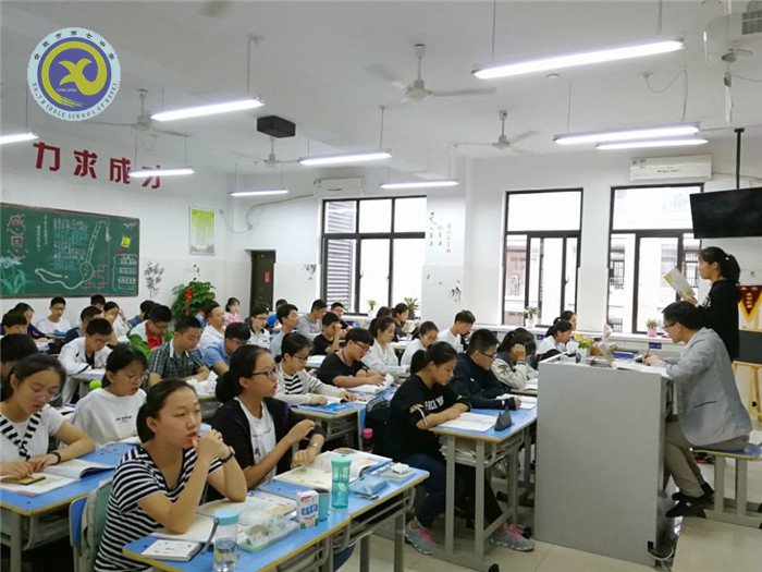 青春似火勤學早，便引書聲到碧霄(圖1)
