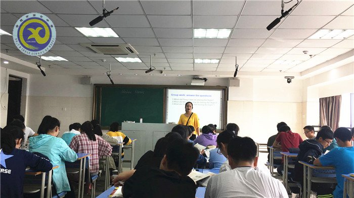 匯報(bào)課堂現(xiàn)曙光，青年教師鑄希望(圖2)