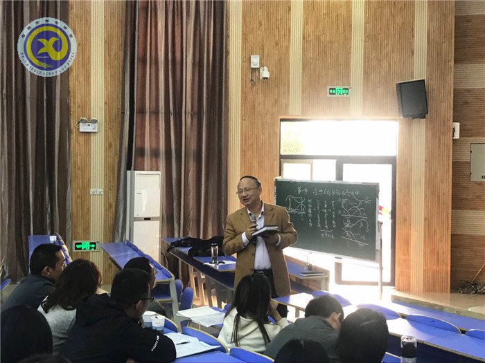 同課異構(gòu)共研討，青年教師展風(fēng)姿(圖1)