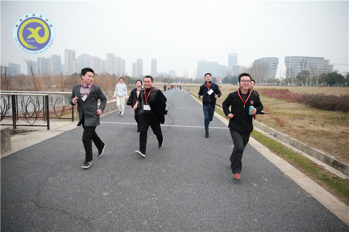 懷揣夢想再出發(fā) 攜手并進齊奔跑(圖8)