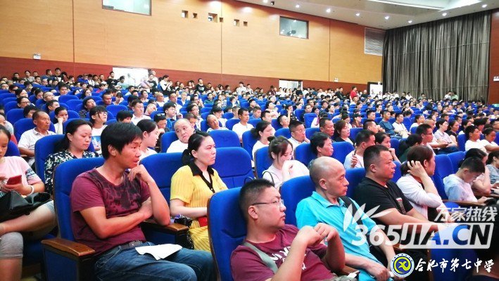 萬家教育：合肥七中迎來1600名新生報到 除了夸學校好看他們還說了啥(圖2)