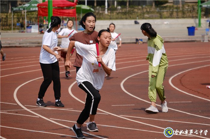 健身與運(yùn)動(dòng)同樂，學(xué)生與教師共歡(圖3)