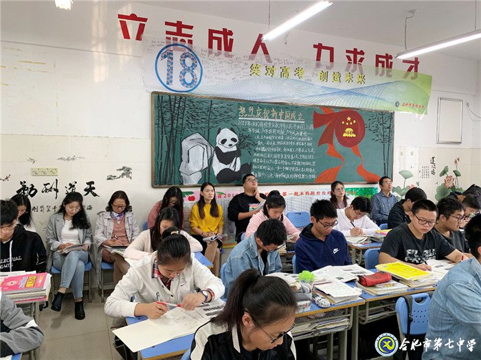 專家視導(dǎo)指方向，共同交流促提高(圖2)