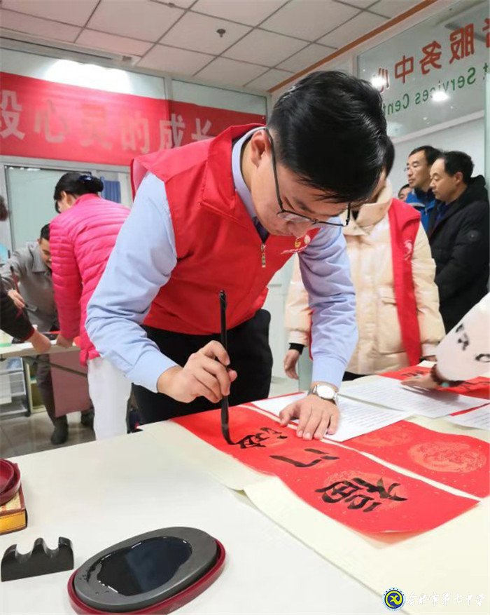 迎新春，賀新年，七中學子歡至科大附屬醫(yī)院寫春聯(lián)(圖2)