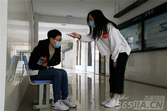 萬家熱線：千余名學子將這樣報到、上課 直擊合肥七中“開學”演練現場(圖8)