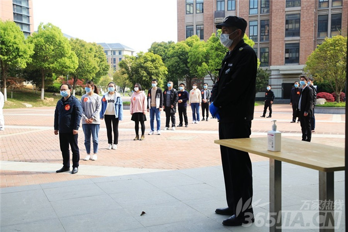 萬家熱線：千余名學子將這樣報到、上課 直擊合肥七中“開學”演練現場(圖9)