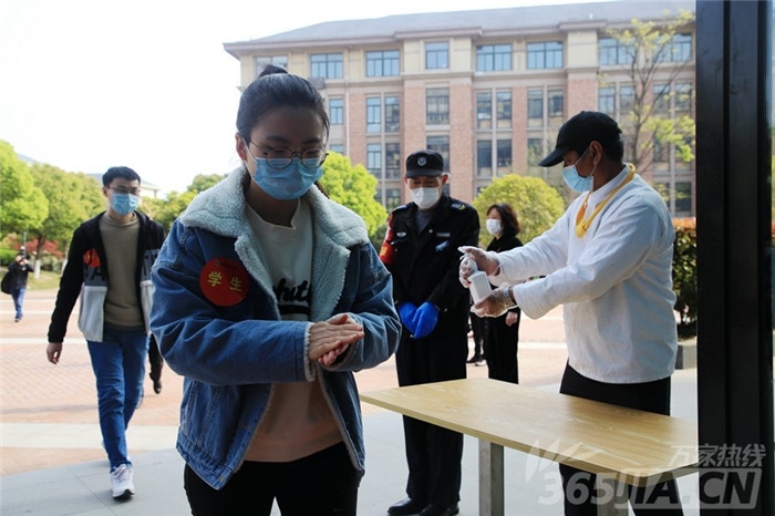 萬家熱線：千余名學子將這樣報到、上課 直擊合肥七中“開學”演練現場(圖10)