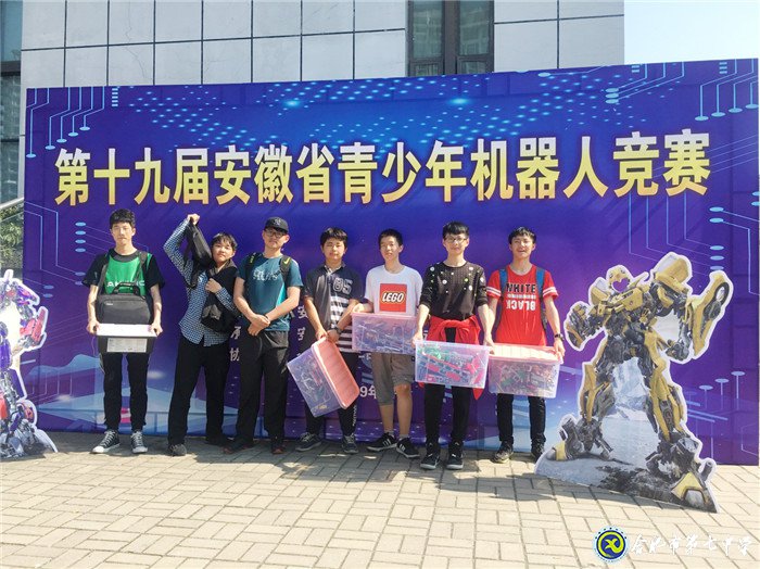合肥日報：科技與人文并舉 創(chuàng)新與特色共融 前進中的合肥市第七中學(xué)奮勇爭先(圖1)