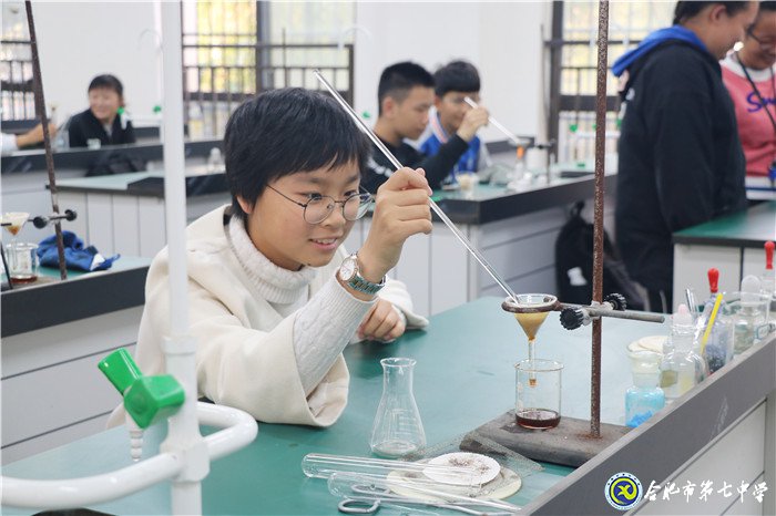 合肥日報：科技與人文并舉 創(chuàng)新與特色共融 前進中的合肥市第七中學(xué)奮勇爭先(圖2)