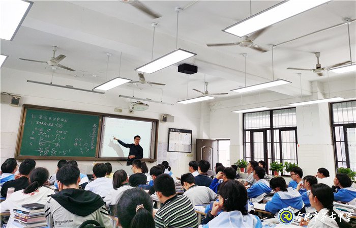 高二生物組骨干教師齊發(fā)力、引風(fēng)采、促成長(zhǎng)(圖2)