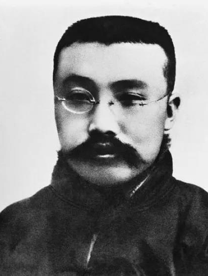 △任北大圖書(shū)館主任（館長(zhǎng)）時(shí)的李大釗.jpg