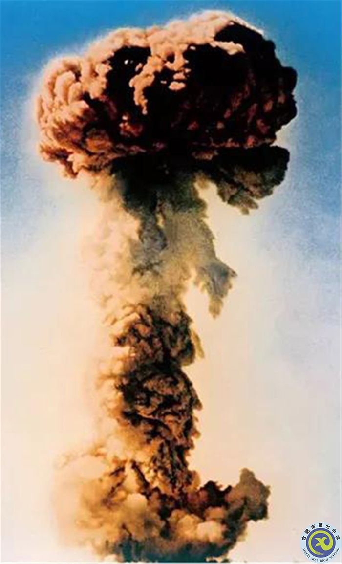 △1964年10月16日，中國第一顆原子彈爆炸成功.jpg