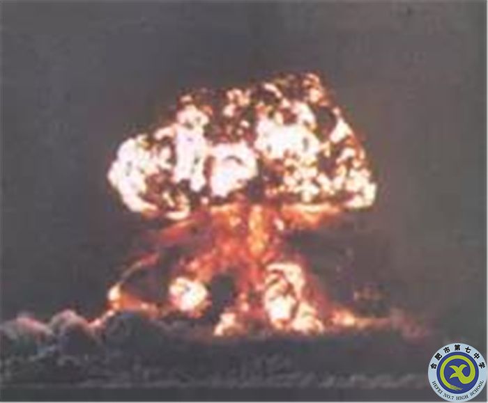 △1964年10月16日，中國第一顆原子彈爆炸成功。.jpg