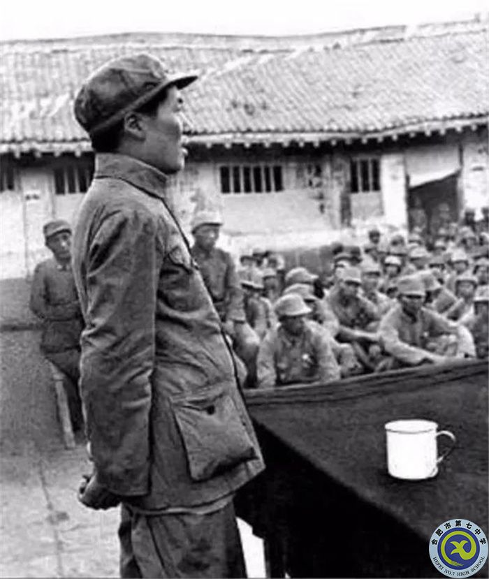 △1938年5月，毛澤東在抗日軍政大學(xué)作《論持久戰(zhàn)》報告.jpg