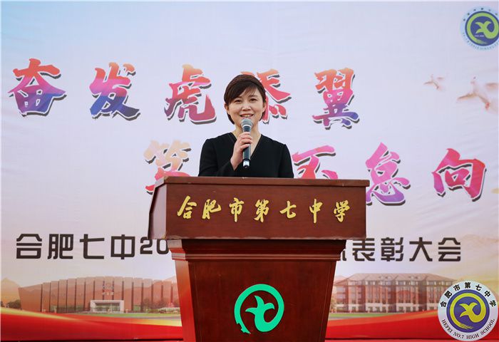 家長(zhǎng)代表：高一（5）班，吳澤凡家長(zhǎng)，劉志紅女士發(fā)言.jpg