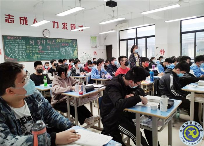 師徒齊協(xié)力，班會展風采(圖1)