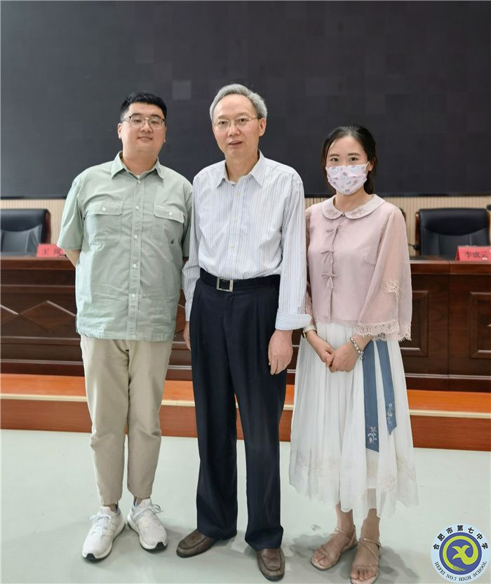 生物王辰一、楊子菡老師面向全市做成果分享2.jpg