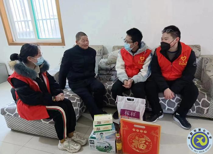 中國網(wǎng)、中安教育網(wǎng)：迎新春 送溫暖 合肥七中學(xué)子進(jìn)社區(qū)送關(guān)愛(圖1)