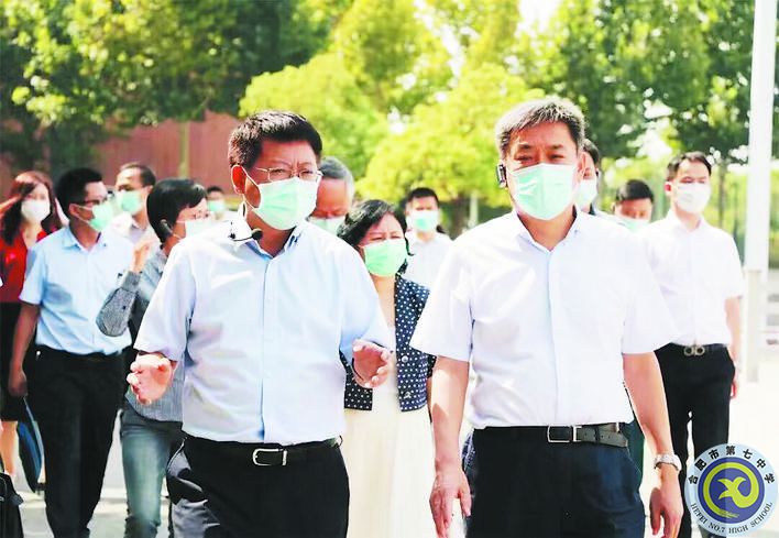 教育部基礎教育司呂司長來學校考察.jpg