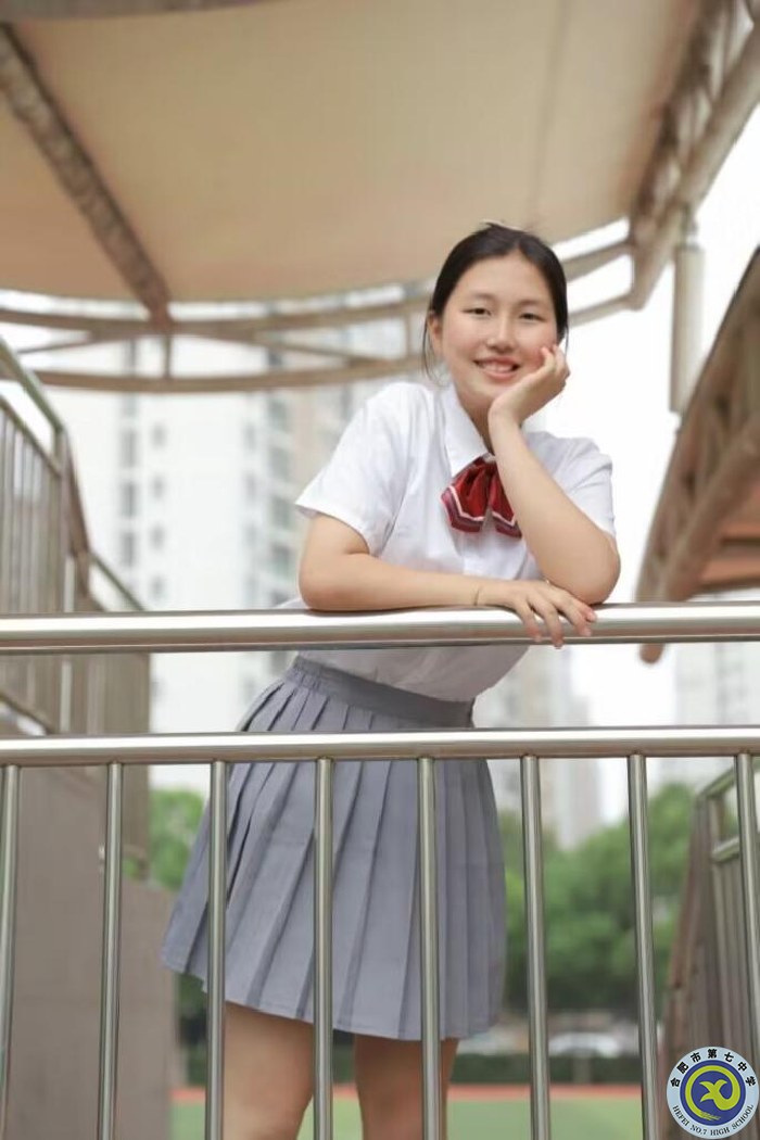 孫佳妮，四十八中望湖.png