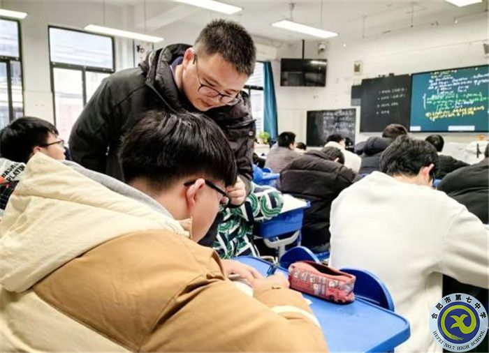 數(shù)學組胡龍成老師上課2.jpg
