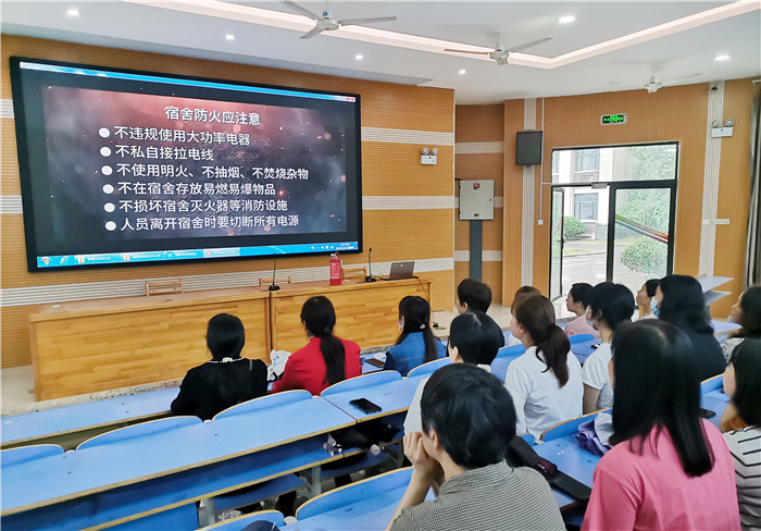 合肥七中舉行生活老師消防器材使用與安全知識培訓(圖2)