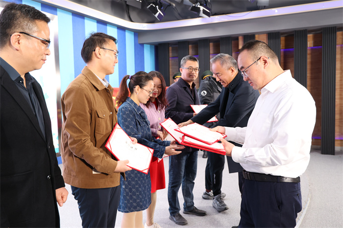 合肥七中成功舉辦第五屆班主任節(jié)開(kāi)幕式暨德育培訓(xùn)主題周活動(dòng)啟動(dòng)儀式(圖6)