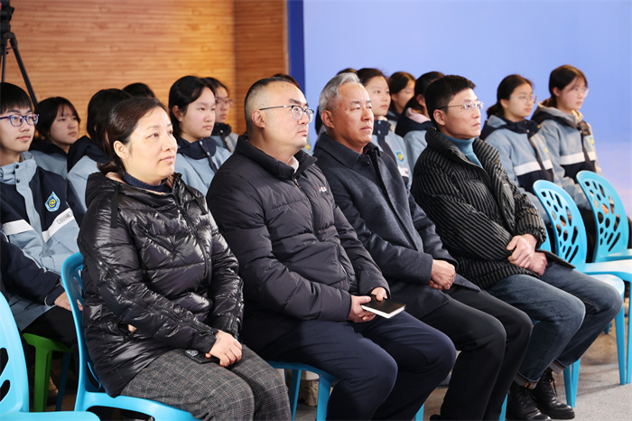 合肥七中舉行2024-2025學(xué)期第二學(xué)期第三次升旗儀式暨行為習(xí)慣養(yǎng)成教育月啟動儀式(圖5)
