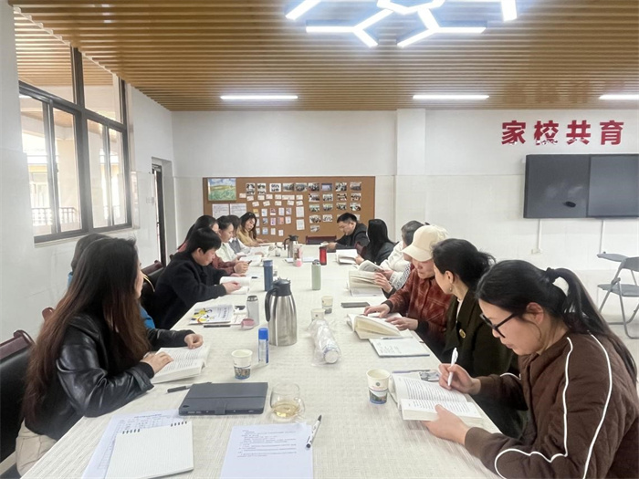 第五十六期家長(zhǎng)讀書會(huì)1.jpg