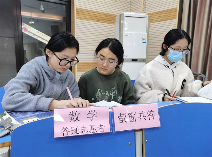同齡人當 “小老師”！“螢窗共答” 掀起互助學習好風尚！(圖1)