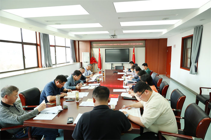 合肥七中黨委理論學習中心組深入貫徹中央八項規(guī)定精神學習教育讀書班開班(圖1)