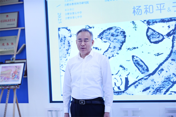 “等待花開(kāi)——楊和平、于澎版畫(huà)作品巡展”在合肥七中盛大開(kāi)幕(圖4)