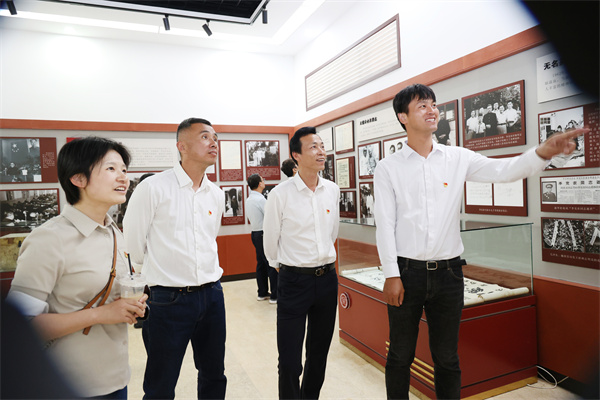 合肥七中行政黨支部開展主題黨日活動(圖3)