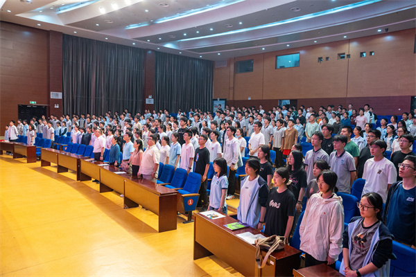 合肥七中舉行第47期團校結(jié)業(yè)暨新團員入團儀式(圖3)