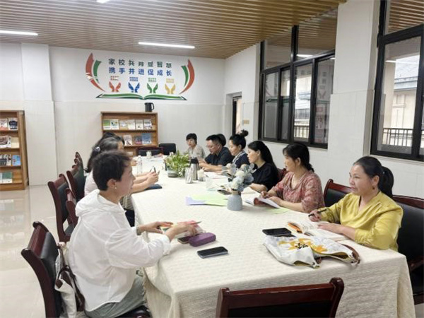 六十一期家長(zhǎng)讀書會(huì)2.jpg